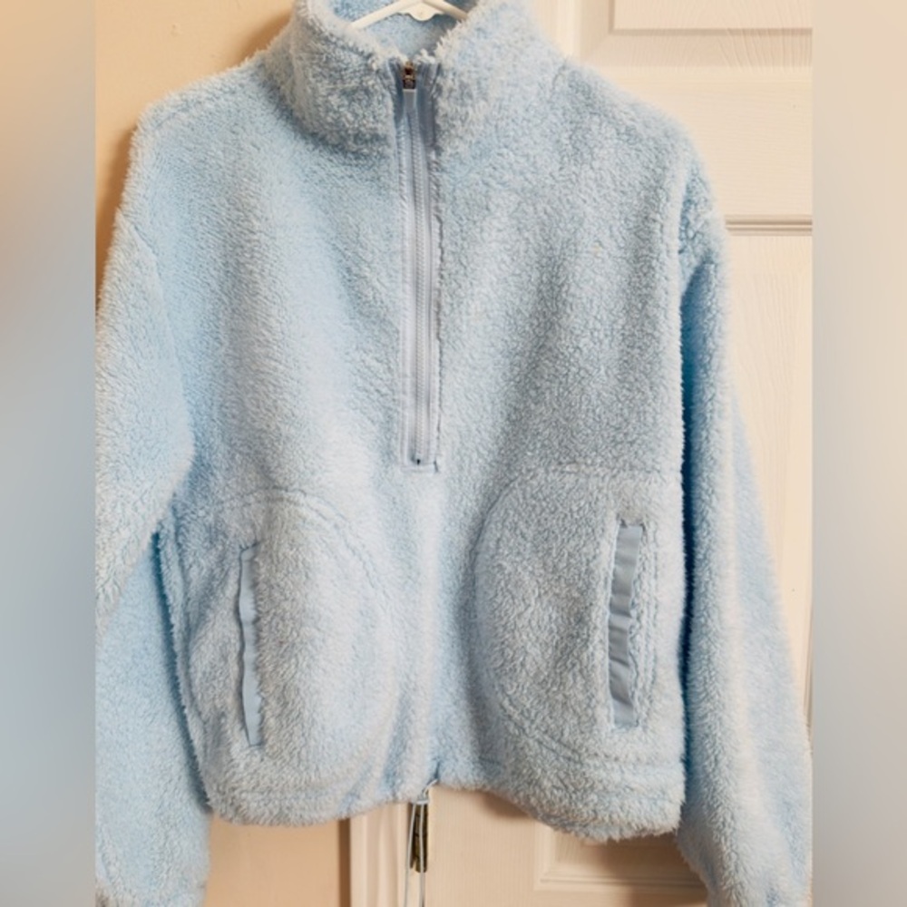Woman’s No Boundaries Sky Blue Fuzzy 100% Recycled Polyester Pullover Size M‎